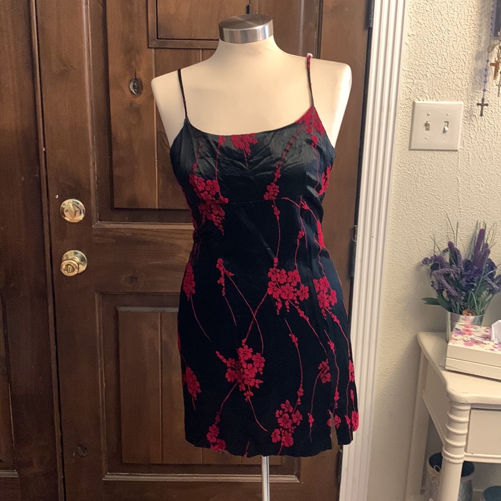 Silky sexy dress with slit on side and spaghetti straps. - Picture 5 of 5
